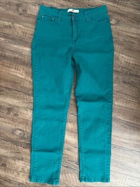 Levi's 512 Slimming / High Rise Skinny Jeans in Green, size 31